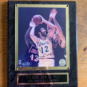 Vlade Divac Lakers autogrpahed photo/plaque